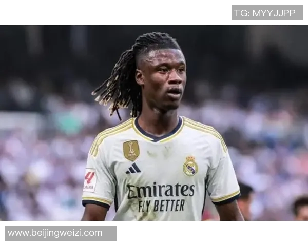 身高突出技艺非凡 足球场上的巨人球星揭秘